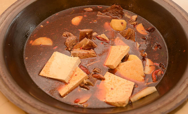 青白江实小党支部专题学习习近平总书记在学校思想政治理论课教师座谈会上的重要讲话精神【beat·365】(图1) beat·365