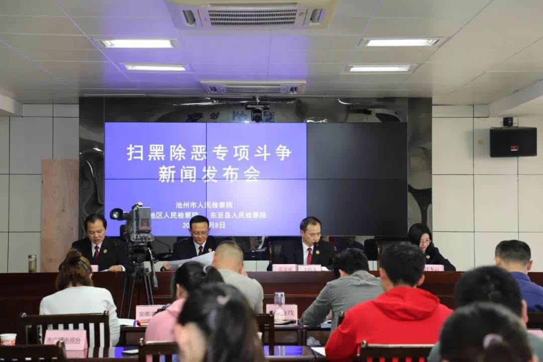 “经典润心灵,书香溢校园”——宝丰县闹店镇中心幼儿园举行庆元旦文艺汇演|beat365官网(图3) beat365官网